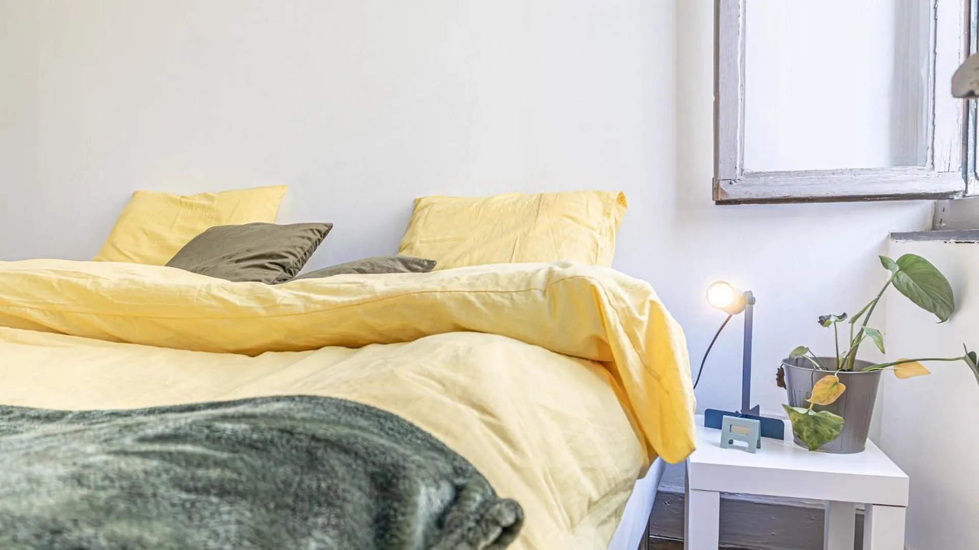 3 Lovely Comfortable Studios At Heart Of Gent Apartment